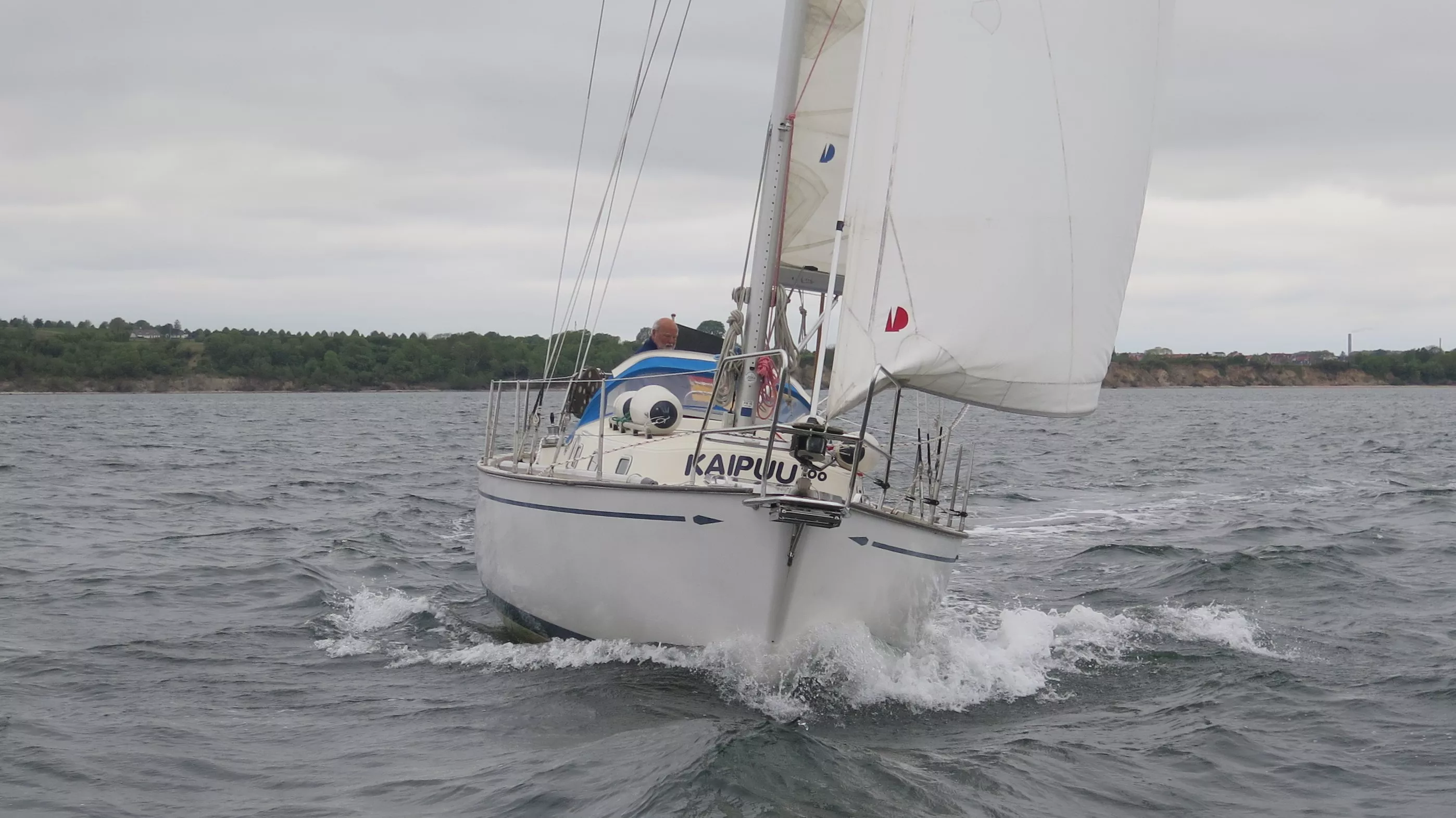 Kaipuu too unter Segeln Kaipuu too unter Segeln